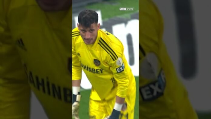 gaziantep-fk-file-bekcisi-burak-bozandan-ust-uste-kurtarislar-shorts-besiktas-gaziantepfk-pWD21niU.jpg