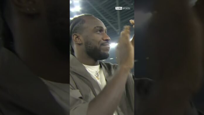 michail-antonio-gecirdigi-trafik-kazasinin-ardindan-yeniden-west-ham-tribunleriyle-bir-arada-DtcHIfrF.jpg