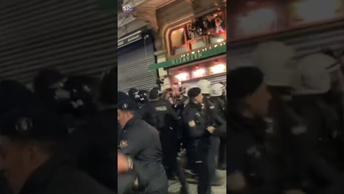 taksim-tunel-meydanina-iki-abluka-birden-mudahale-sonrasi-fenalasanlar-alandan-cikarildi-shorts-HIiiLXA6.jpg