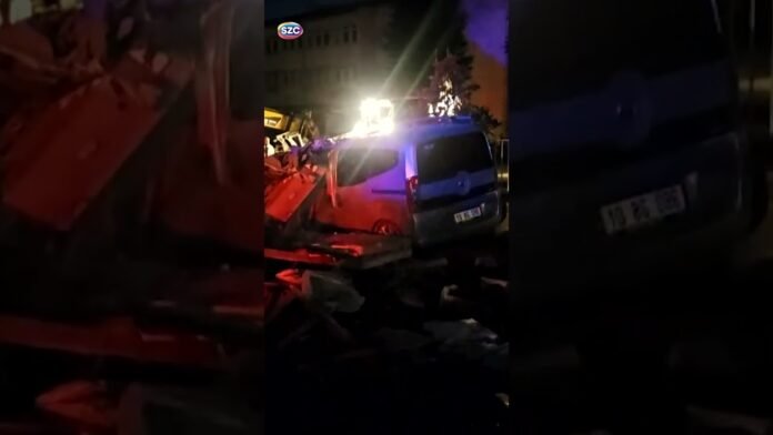 balikesirde-sicak-saatler-depremde-yikilan-binada-arama-kurtarma-calismasi-yapiliyor-shorts-CQIYwJM6.jpg