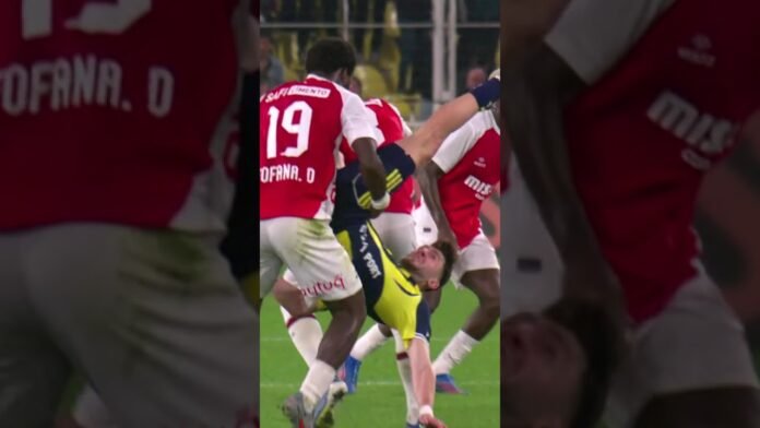 david-datro-fofananin-ismail-yukseki-yere-duserken-tuttugu-an-shorts-fenerbahce-karagumruk-sKCSBr4h.jpg